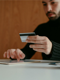 Riconoscere ed evitare le truffe più comuni nello shopping online