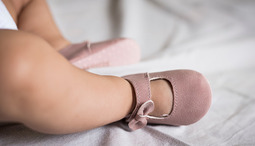 Come scegliere le migliori scarpette per una neonata?