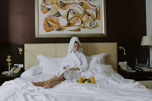 Proteggi il tuo viaggio: Come l'IA individua truffe di viaggio e hotel