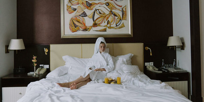 Proteggi il tuo viaggio: Come l'IA individua truffe di viaggio e hotel