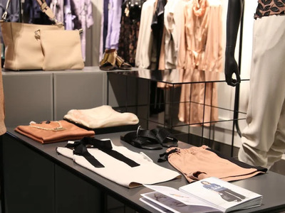 Saldi su abbigliamento e scarpe donna: scopri cosa comprare da Motivi