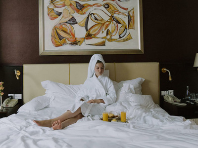 Proteggi il tuo viaggio: Come l'IA individua truffe di viaggio e hotel
